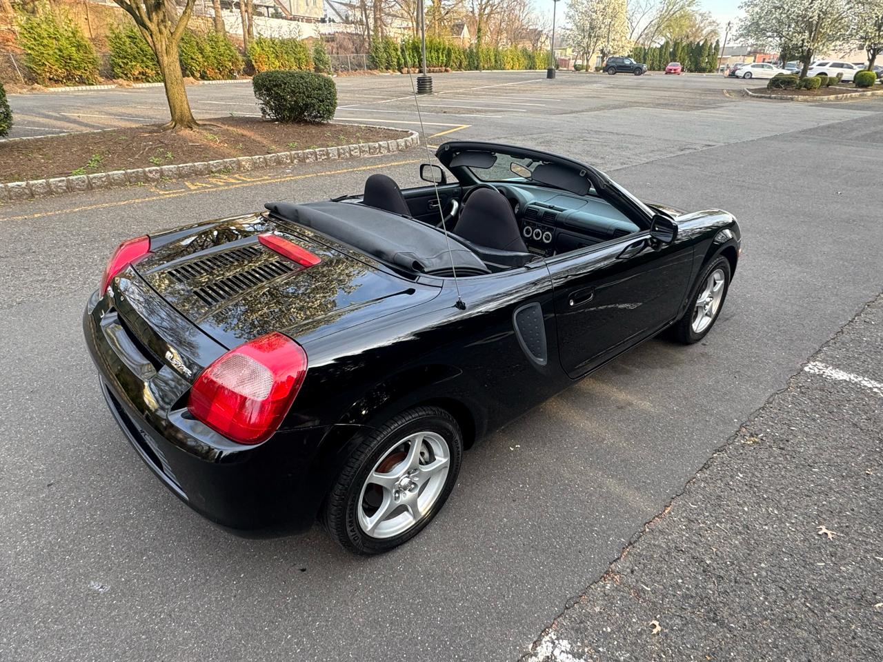 Toyota MR2 Spyder Base 2000
