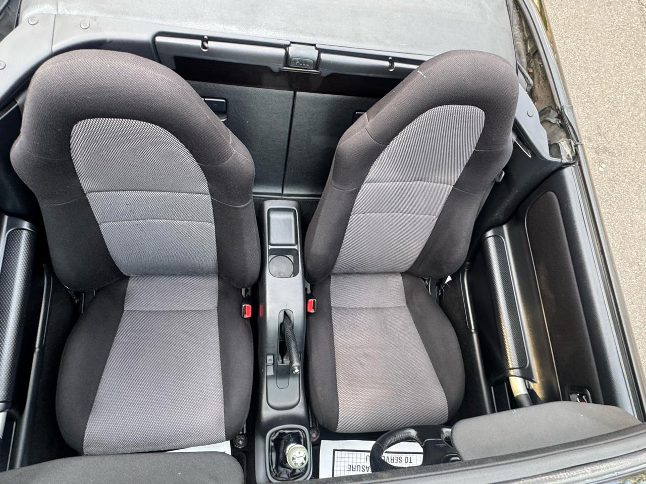 Toyota MR2 Spyder Base 2000