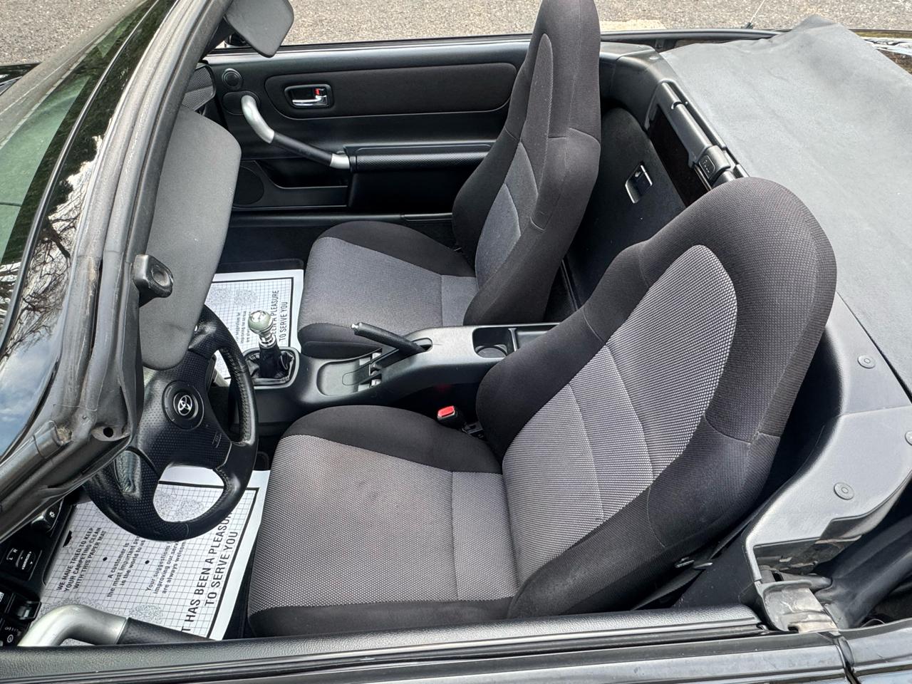 Toyota MR2 Spyder Base 2000