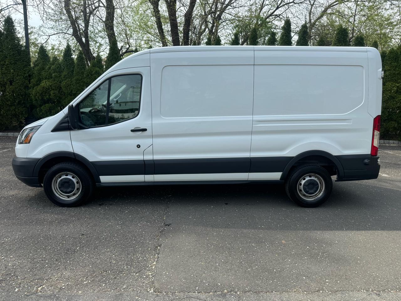 Ford Transit 250 Van Med. Roof w/Sliding Pass. 148-in. WB 2018