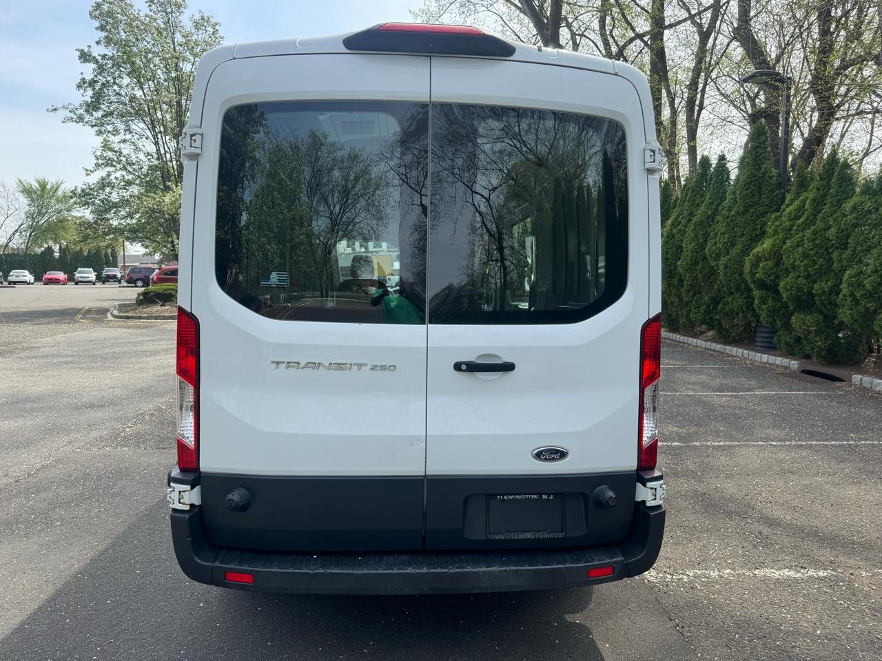 Ford Transit 250 Van Med. Roof w/Sliding Pass. 148-in. WB 2018