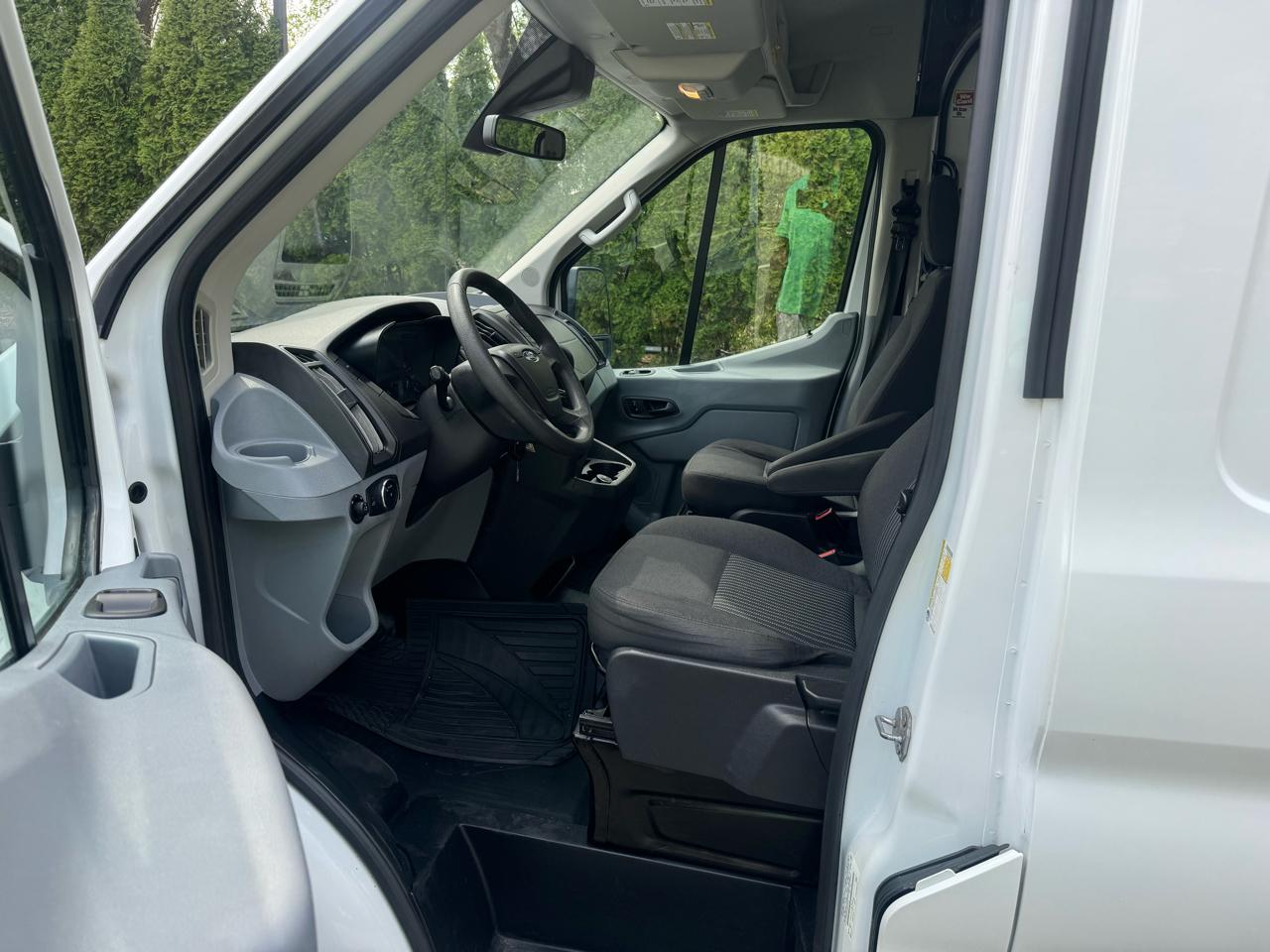 Ford Transit 250 Van Med. Roof w/Sliding Pass. 148-in. WB 2018