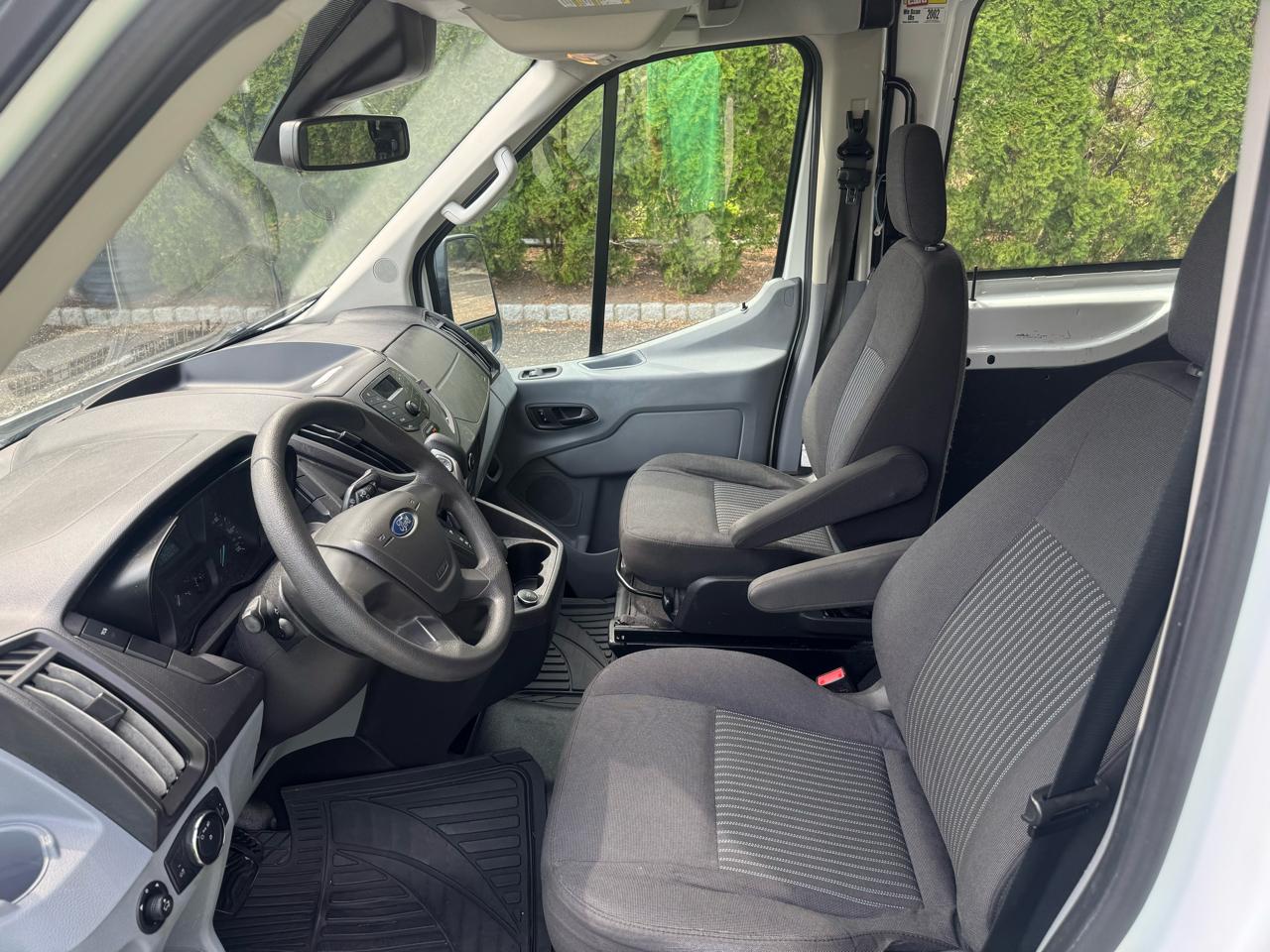 Ford Transit 250 Van Med. Roof w/Sliding Pass. 148-in. WB 2018