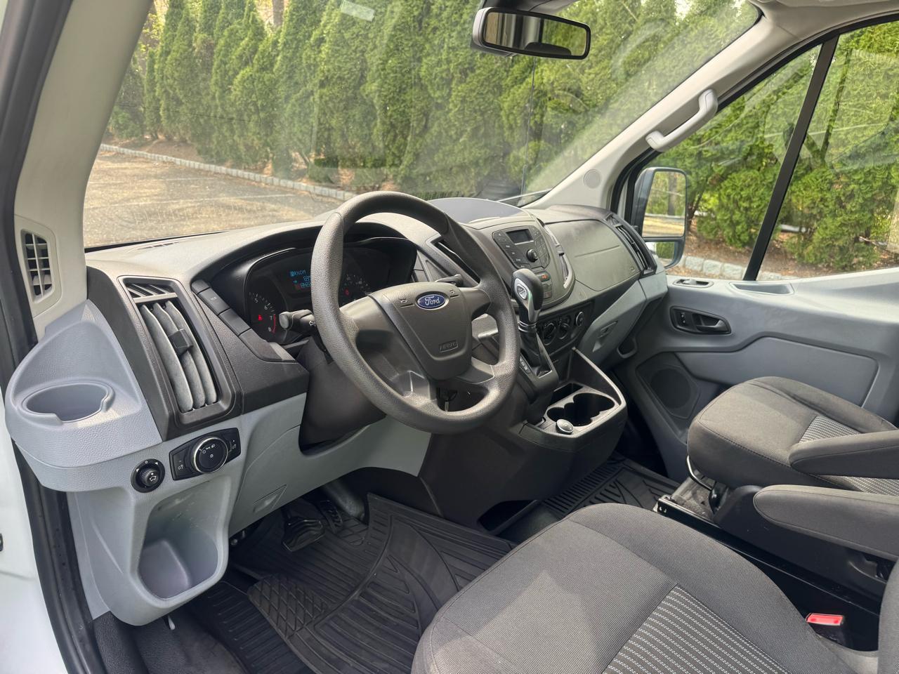 Ford Transit 250 Van Med. Roof w/Sliding Pass. 148-in. WB 2018