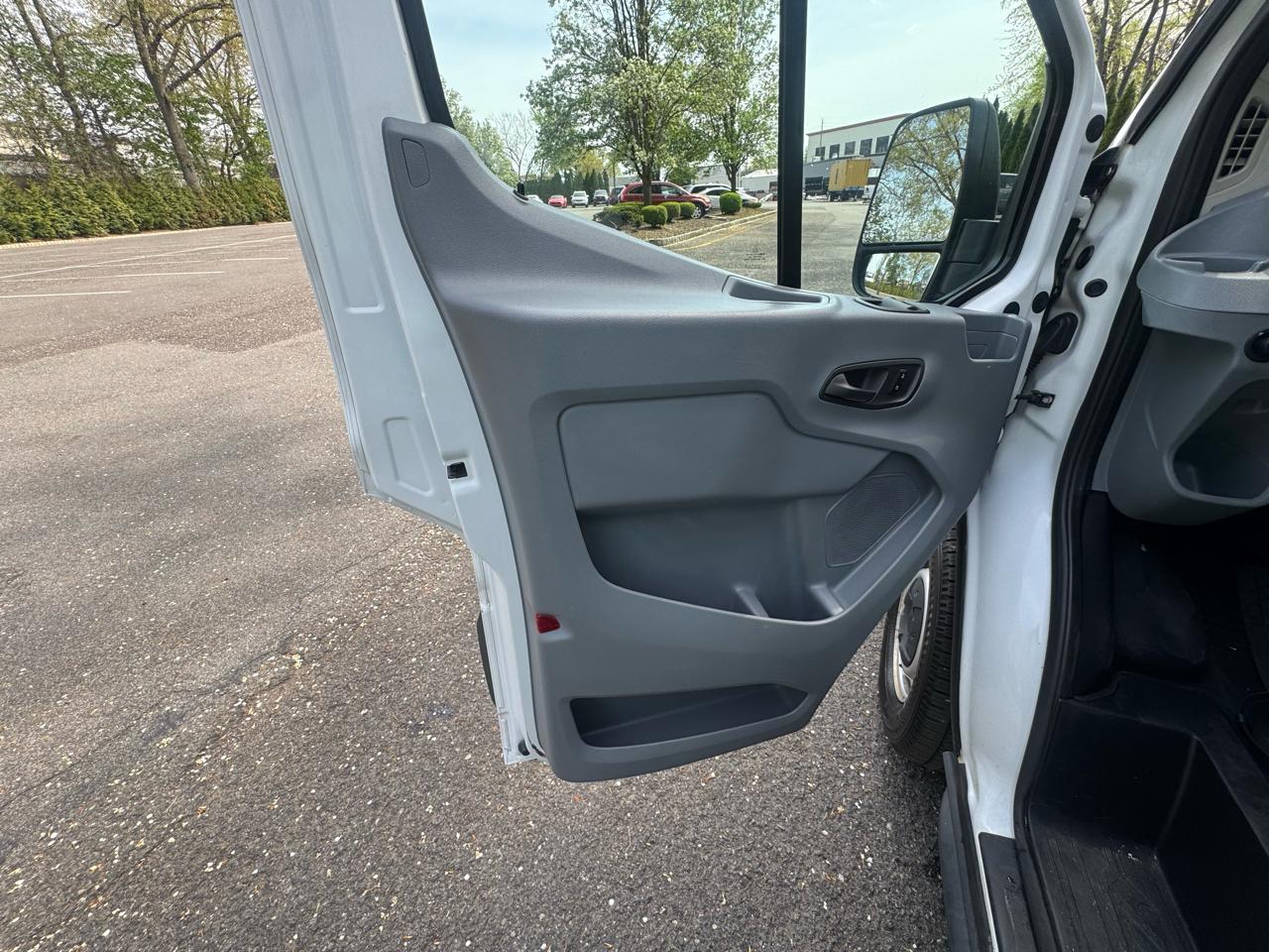 Ford Transit 250 Van Med. Roof w/Sliding Pass. 148-in. WB 2018