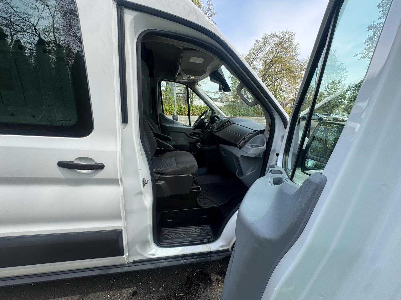 Ford Transit 250 Van Med. Roof w/Sliding Pass. 148-in. WB 2018