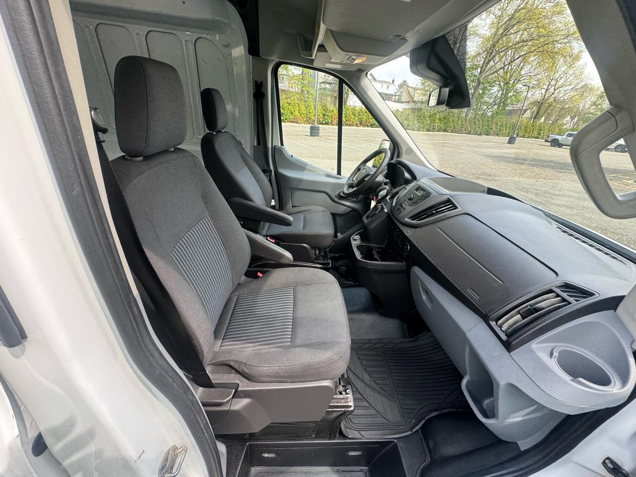 Ford Transit 250 Van Med. Roof w/Sliding Pass. 148-in. WB 2018