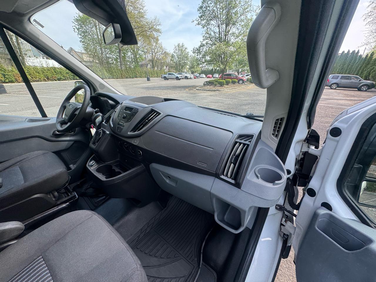 Ford Transit 250 Van Med. Roof w/Sliding Pass. 148-in. WB 2018