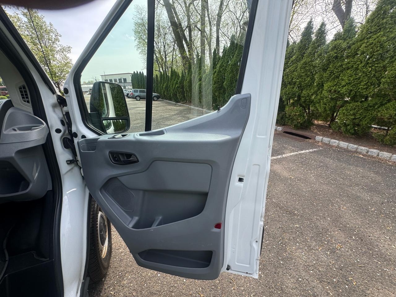 Ford Transit 250 Van Med. Roof w/Sliding Pass. 148-in. WB 2018