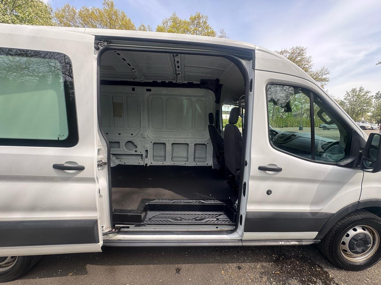 Ford Transit 250 Van Med. Roof w/Sliding Pass. 148-in. WB 2018