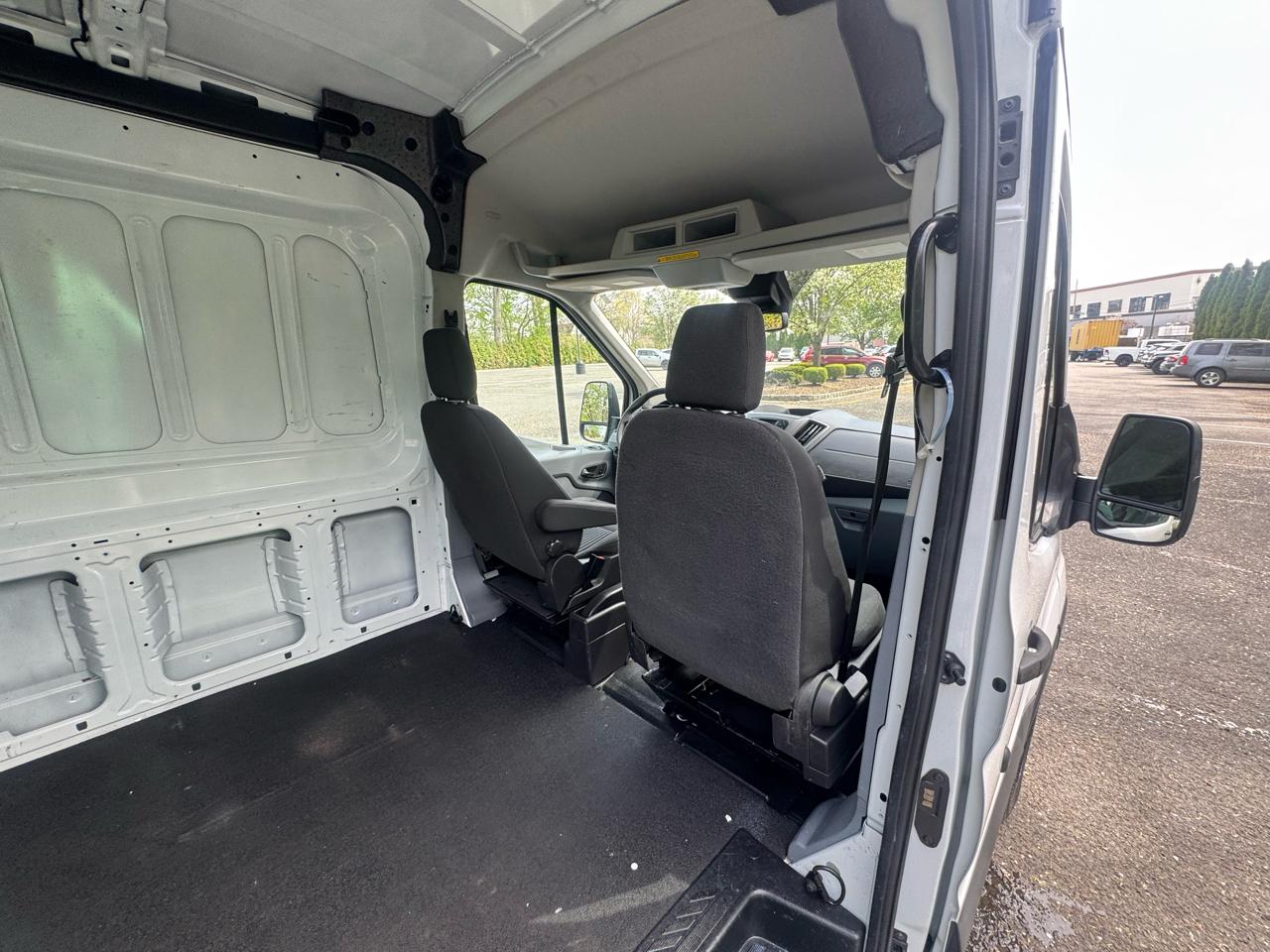 Ford Transit 250 Van Med. Roof w/Sliding Pass. 148-in. WB 2018