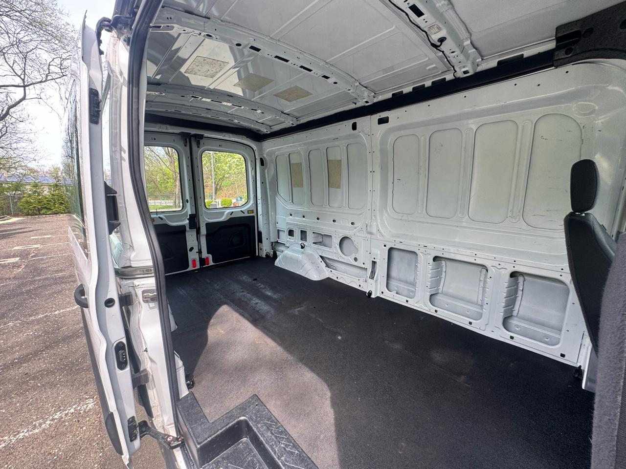 Ford Transit 250 Van Med. Roof w/Sliding Pass. 148-in. WB 2018