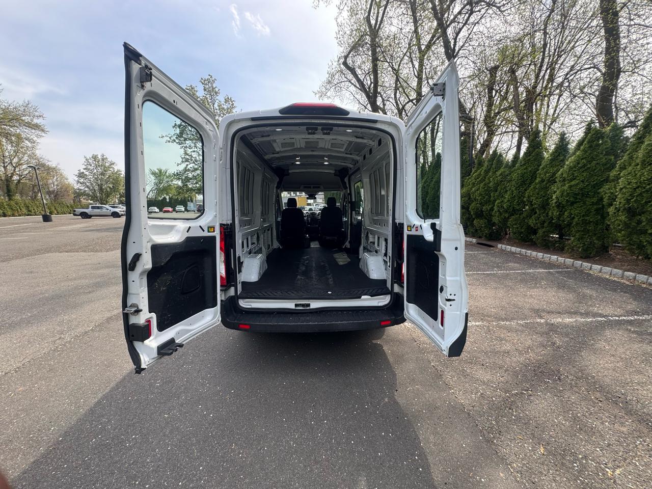 Ford Transit 250 Van Med. Roof w/Sliding Pass. 148-in. WB 2018