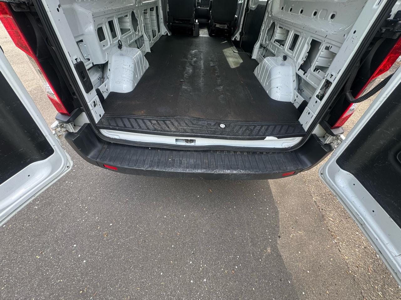 Ford Transit 250 Van Med. Roof w/Sliding Pass. 148-in. WB 2018