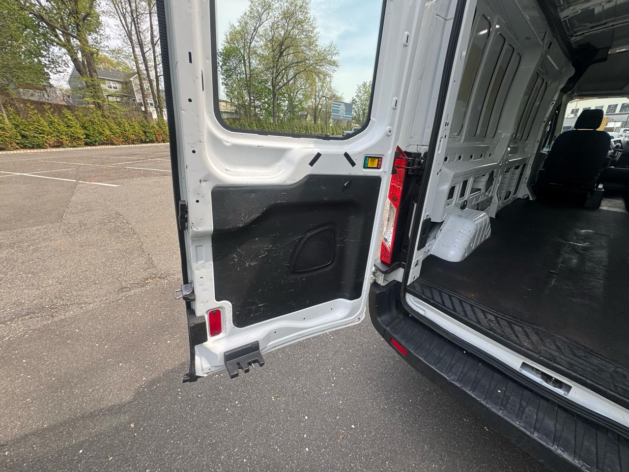 Ford Transit 250 Van Med. Roof w/Sliding Pass. 148-in. WB 2018
