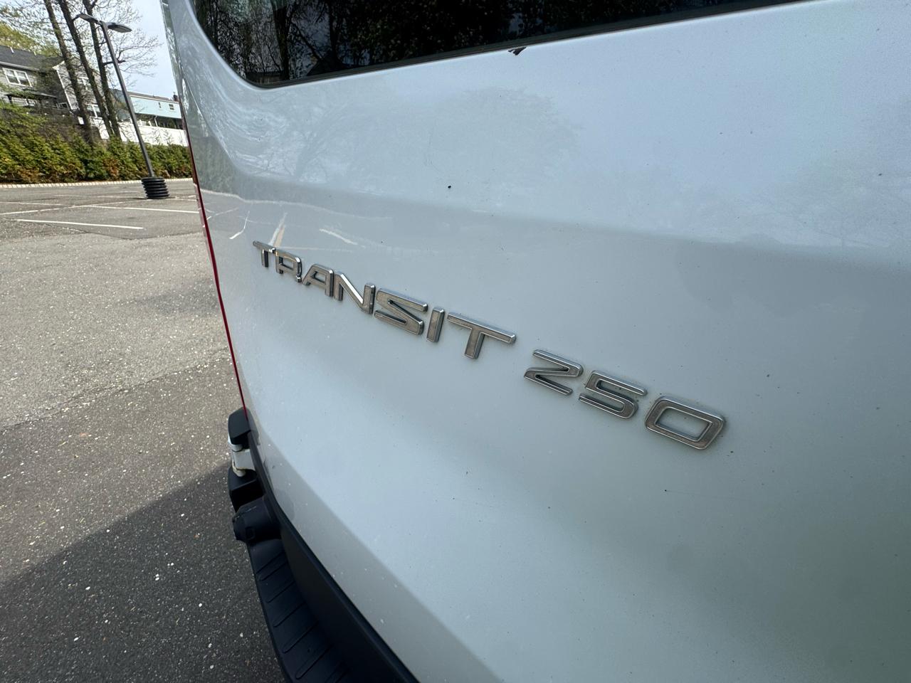 Ford Transit 250 Van Med. Roof w/Sliding Pass. 148-in. WB 2018