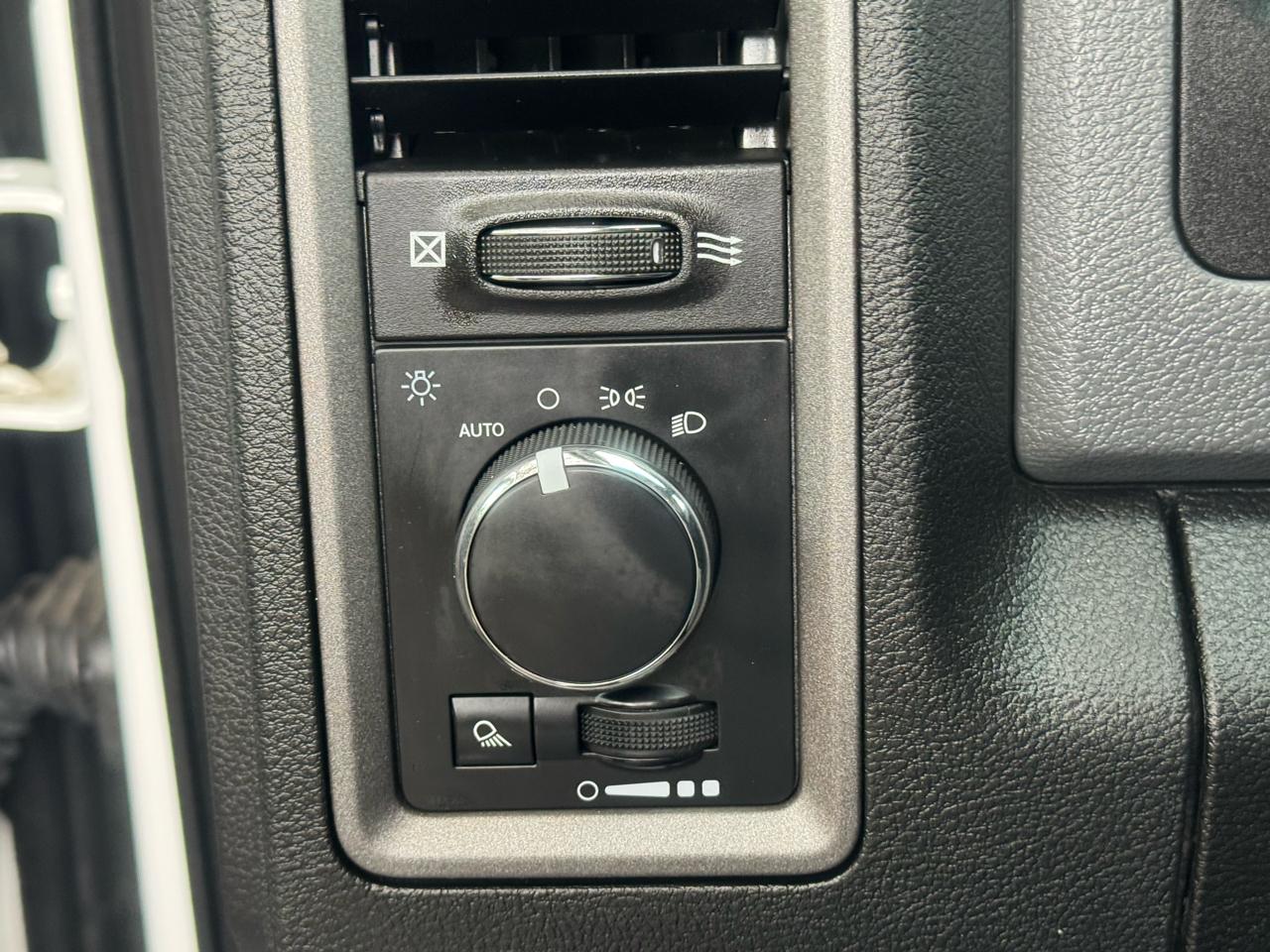 RAM 1500 Classic Tradesman Crew Cab SWB 4WD 2019