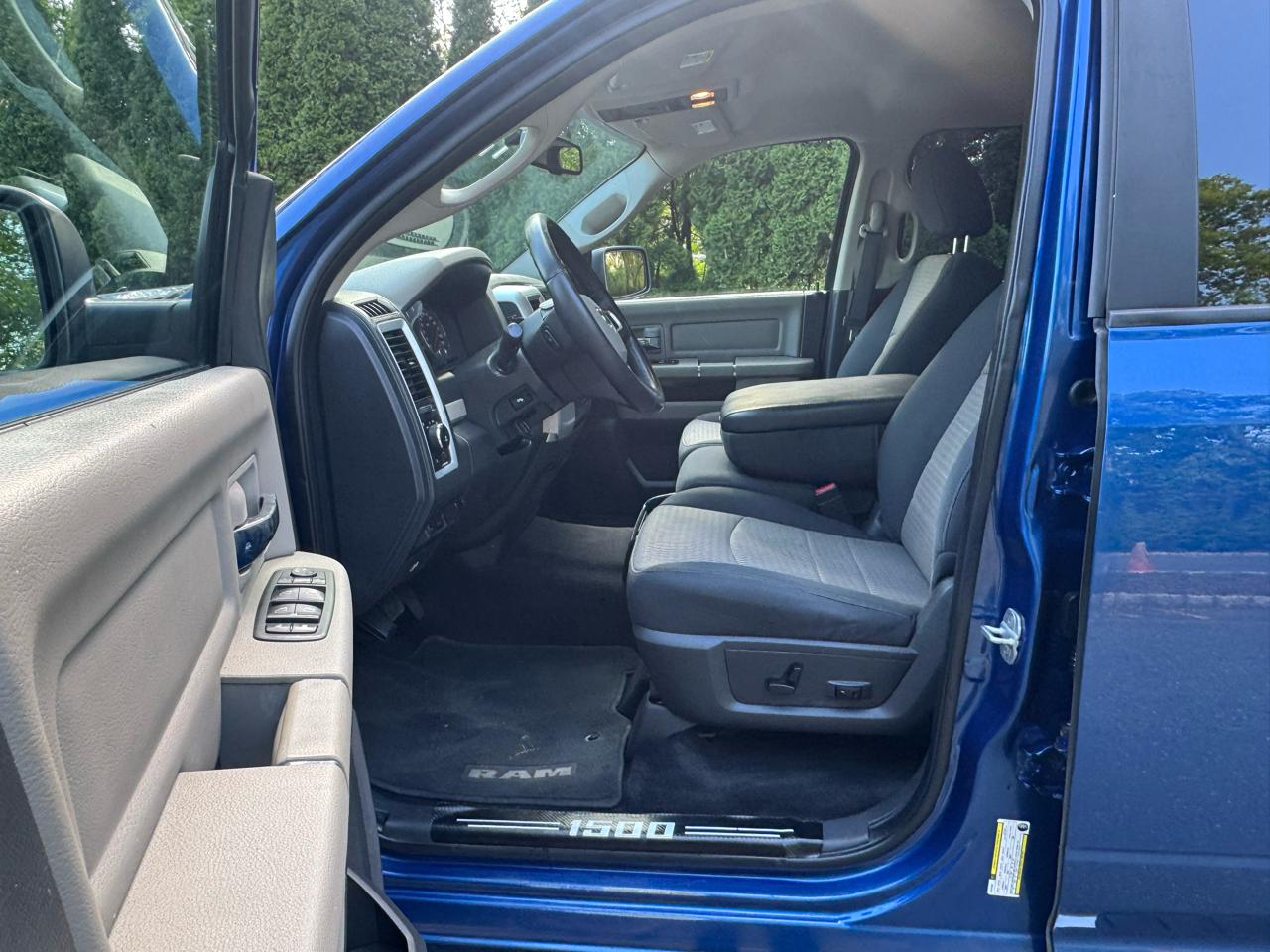 RAM 1500 Big Horn Crew Cab 4WD 2011