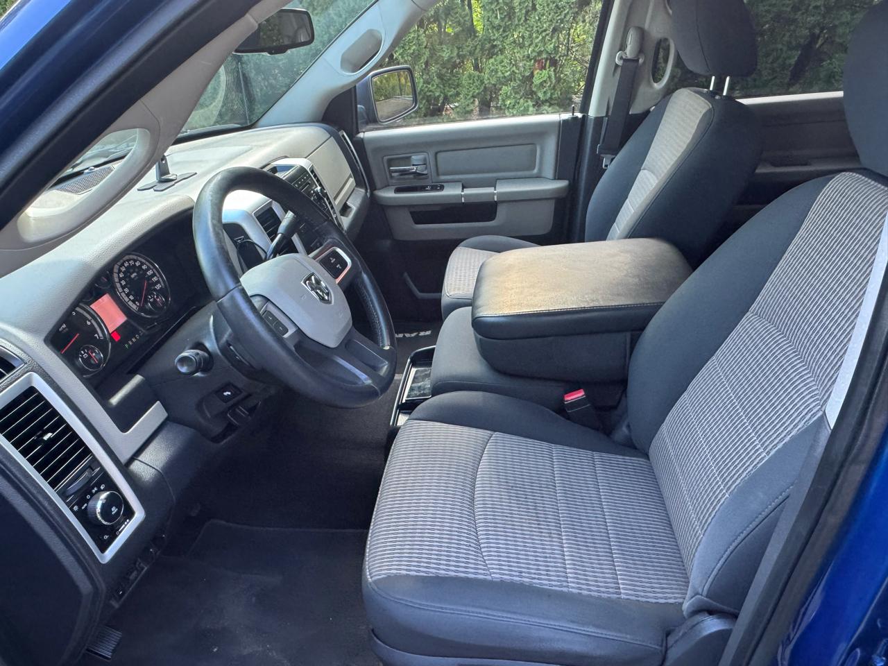 RAM 1500 Big Horn Crew Cab 4WD 2011