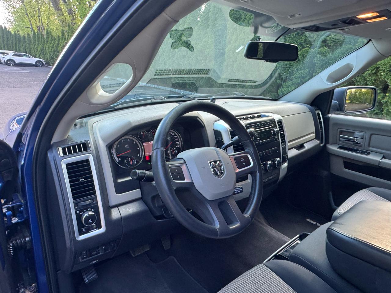 RAM 1500 Big Horn Crew Cab 4WD 2011
