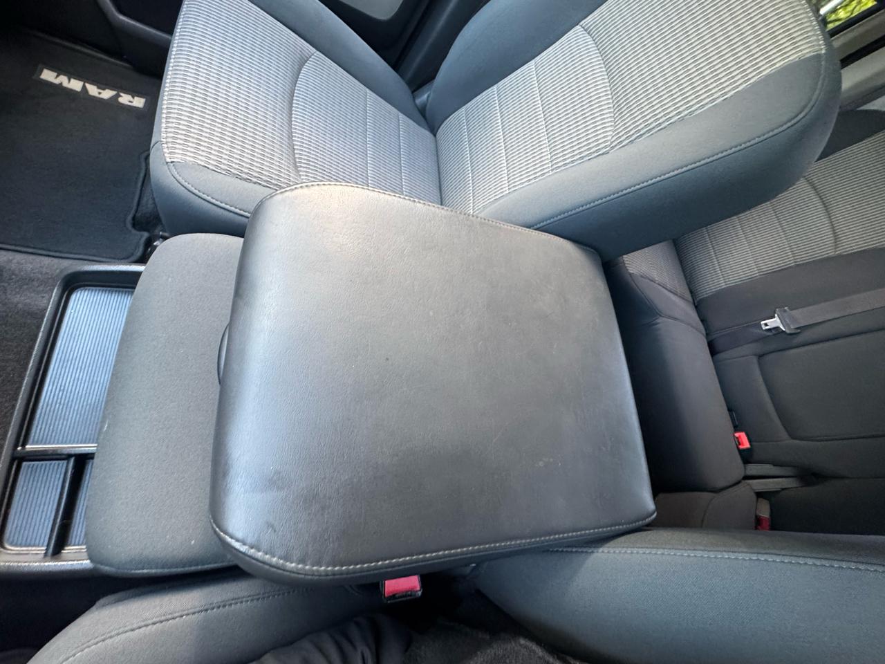 RAM 1500 Big Horn Crew Cab 4WD 2011