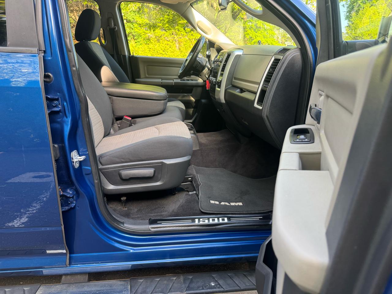 RAM 1500 Big Horn Crew Cab 4WD 2011