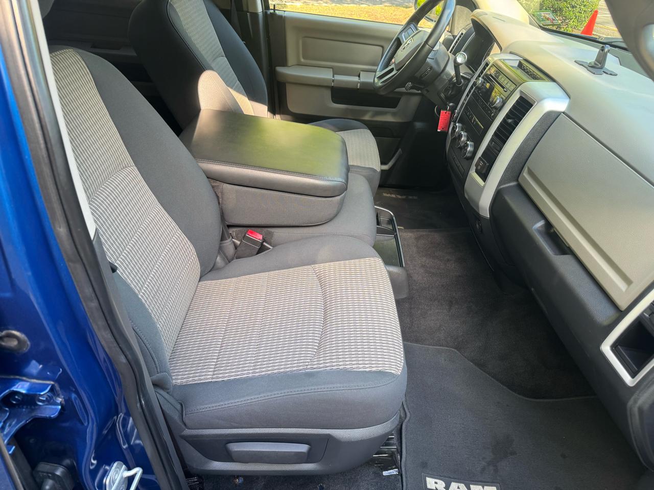 RAM 1500 Big Horn Crew Cab 4WD 2011