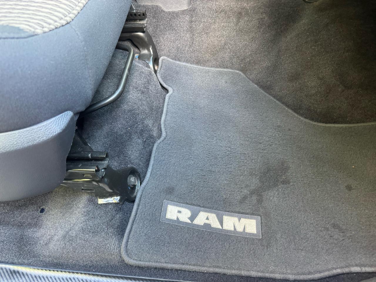 RAM 1500 Big Horn Crew Cab 4WD 2011