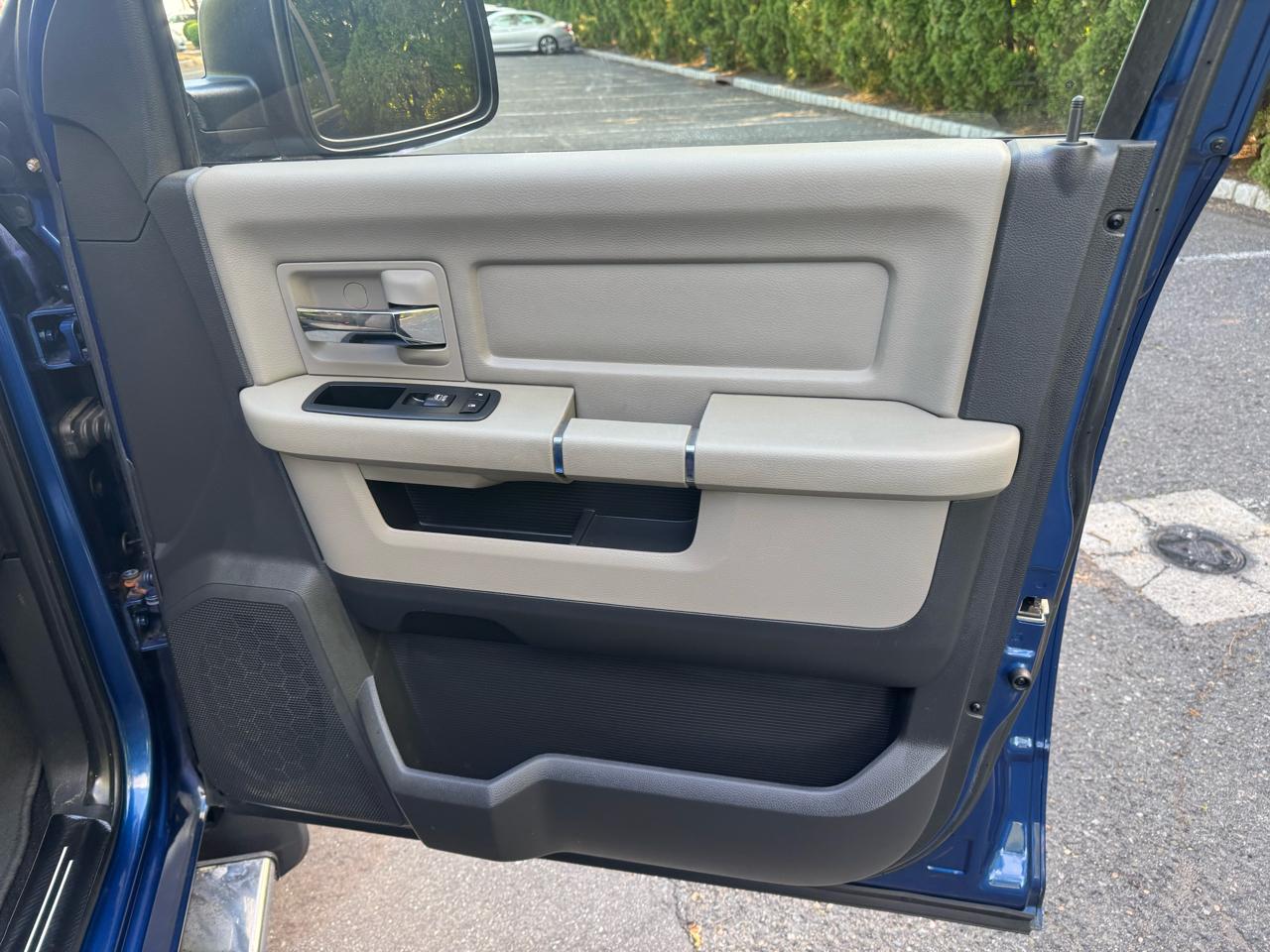 RAM 1500 Big Horn Crew Cab 4WD 2011