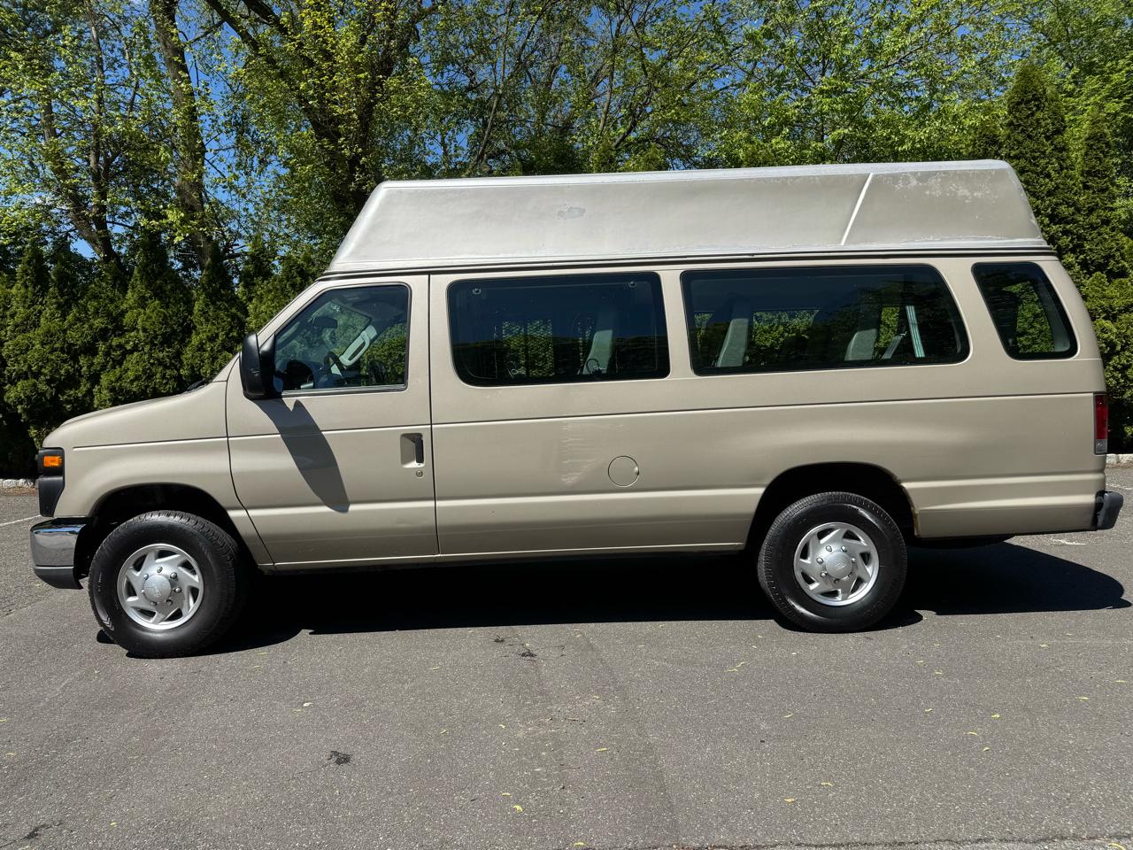 Ford Econoline E-350 Super Duty Extended 2013