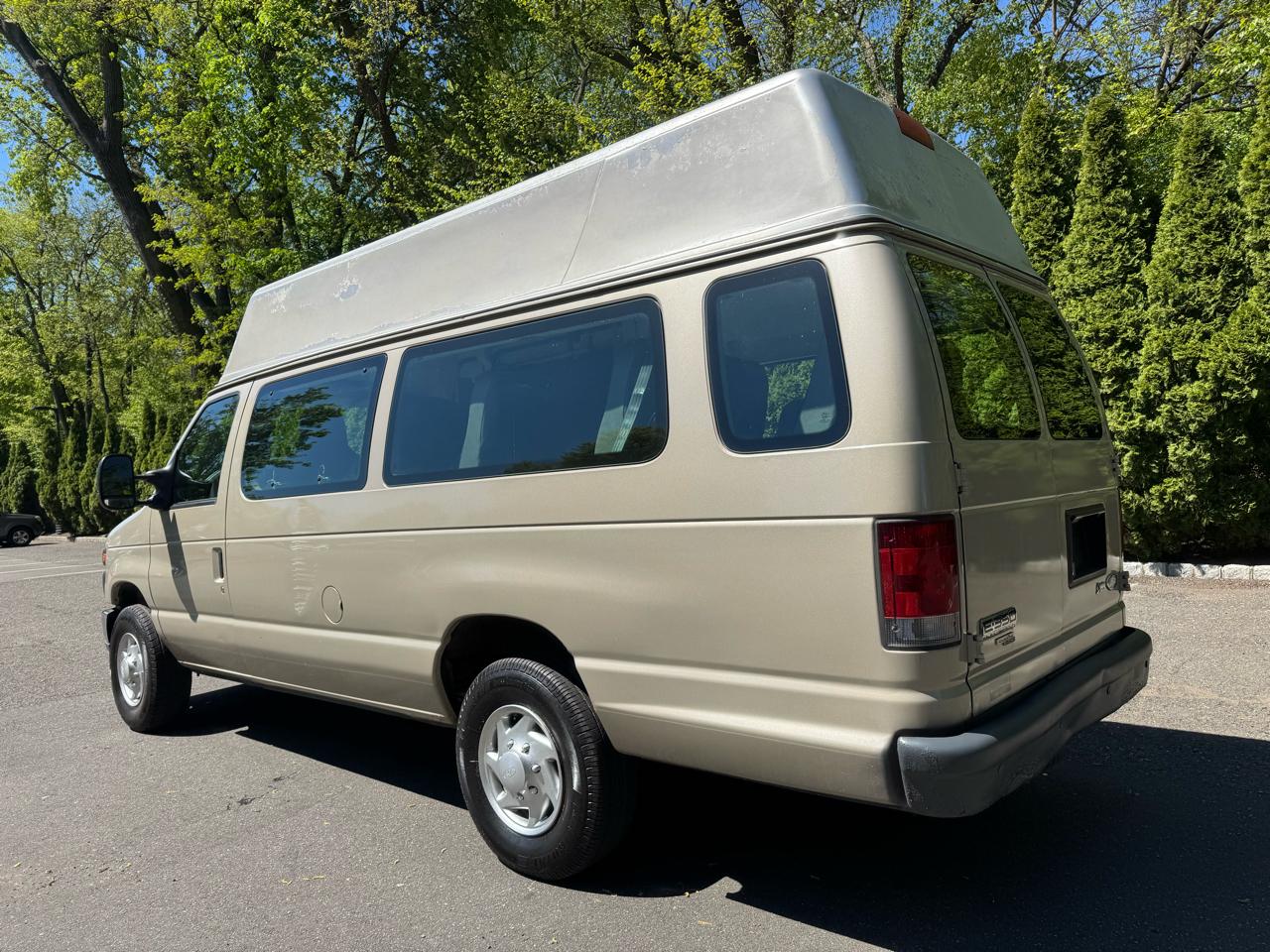 Ford Econoline E-350 Super Duty Extended 2013