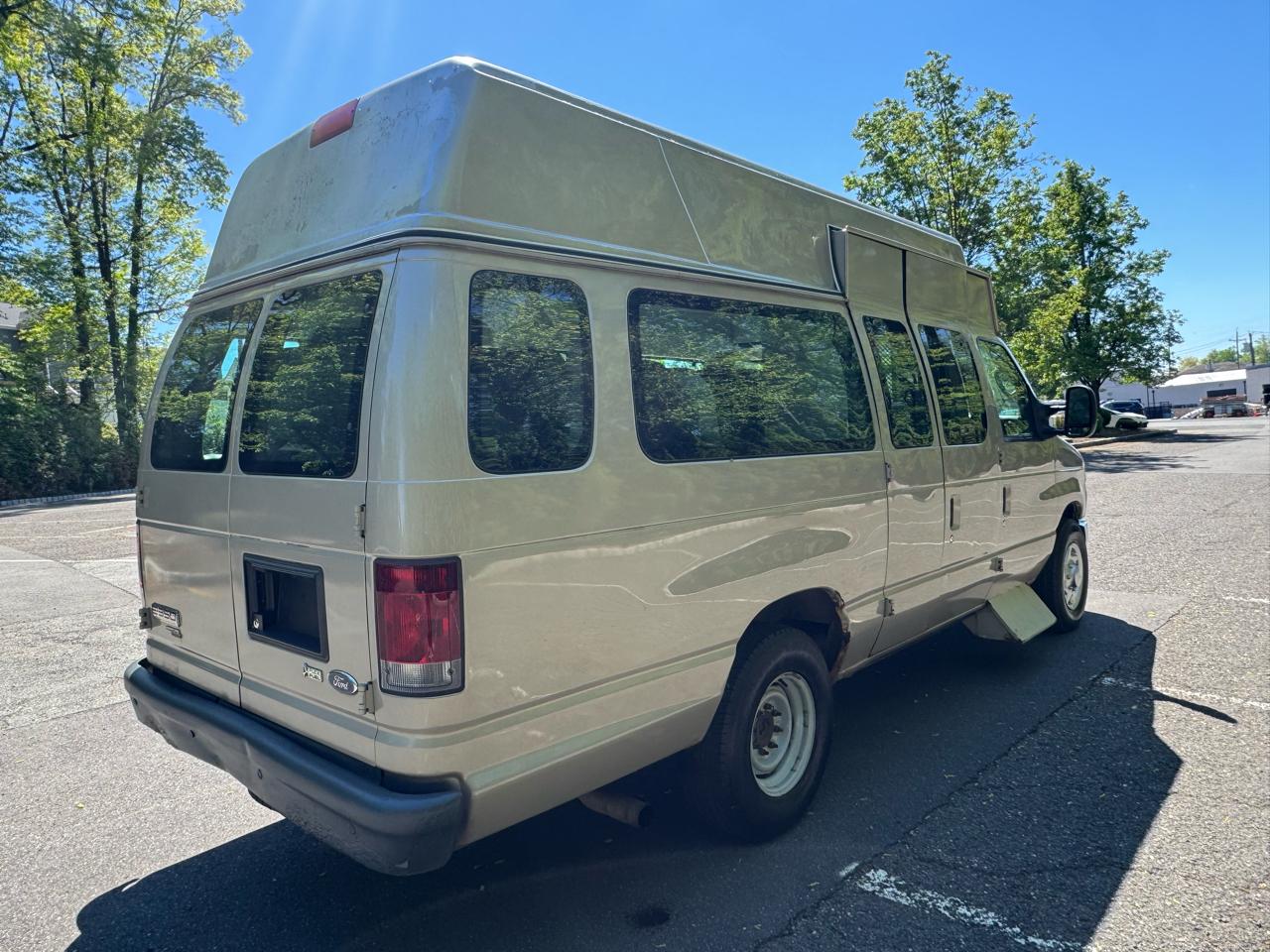 Ford Econoline E-350 Super Duty Extended 2013