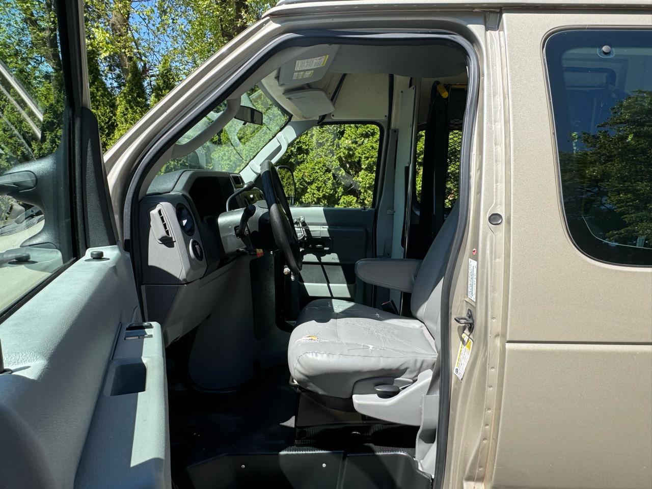 Ford Econoline E-350 Super Duty Extended 2013