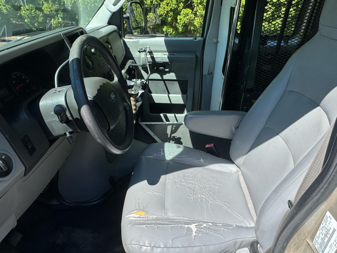 Ford Econoline E-350 Super Duty Extended 2013