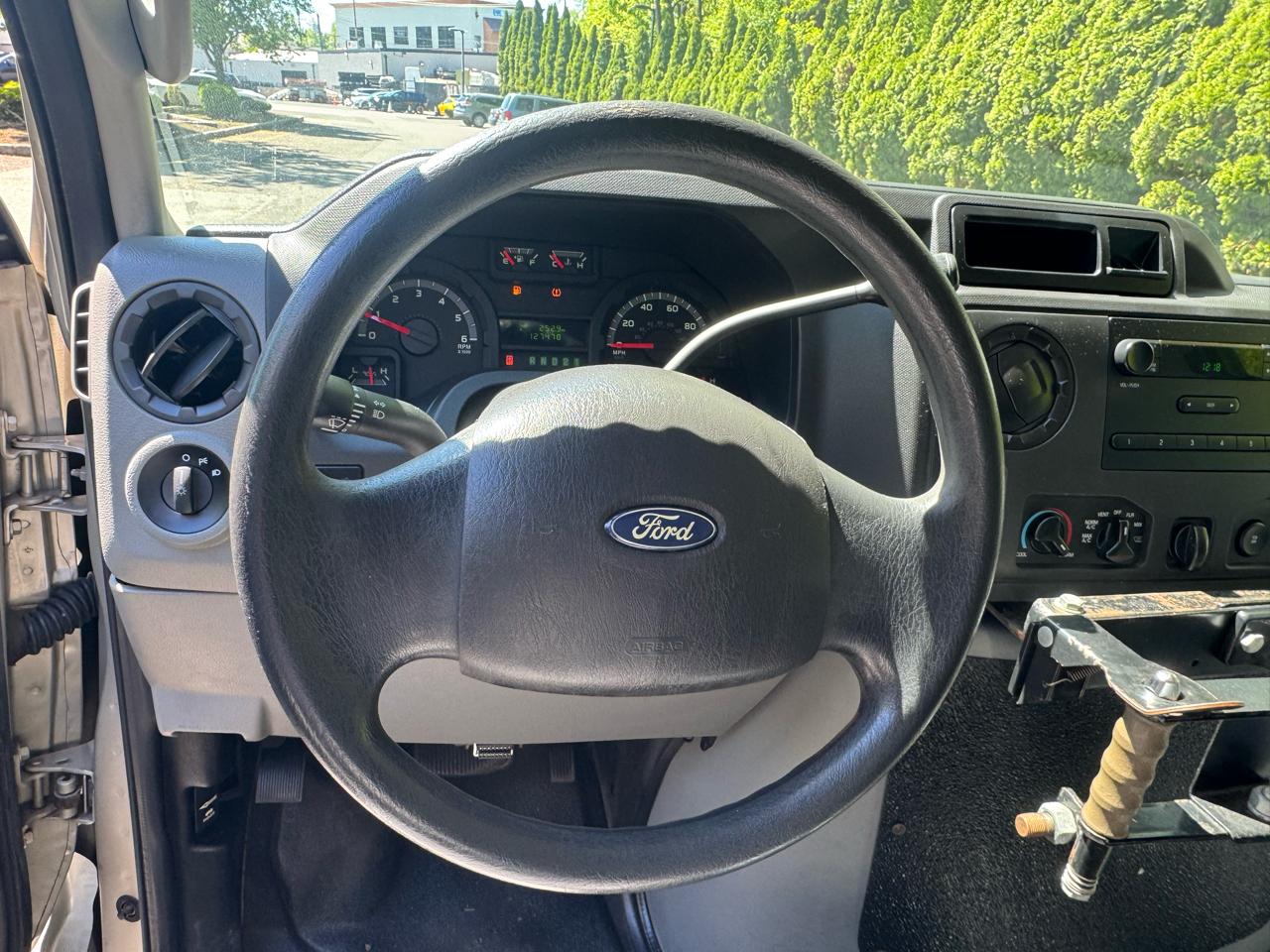 Ford Econoline E-350 Super Duty Extended 2013