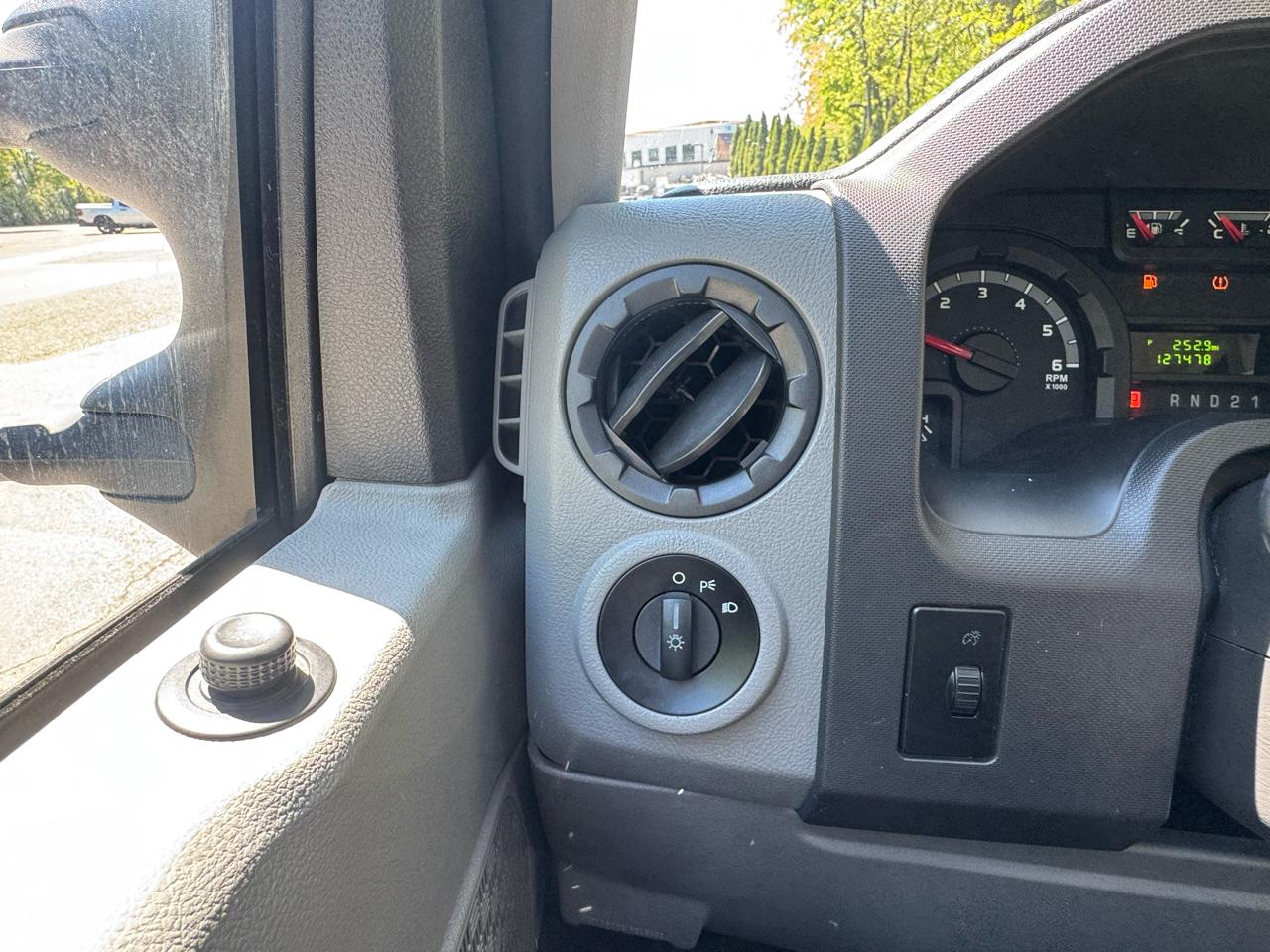 Ford Econoline E-350 Super Duty Extended 2013