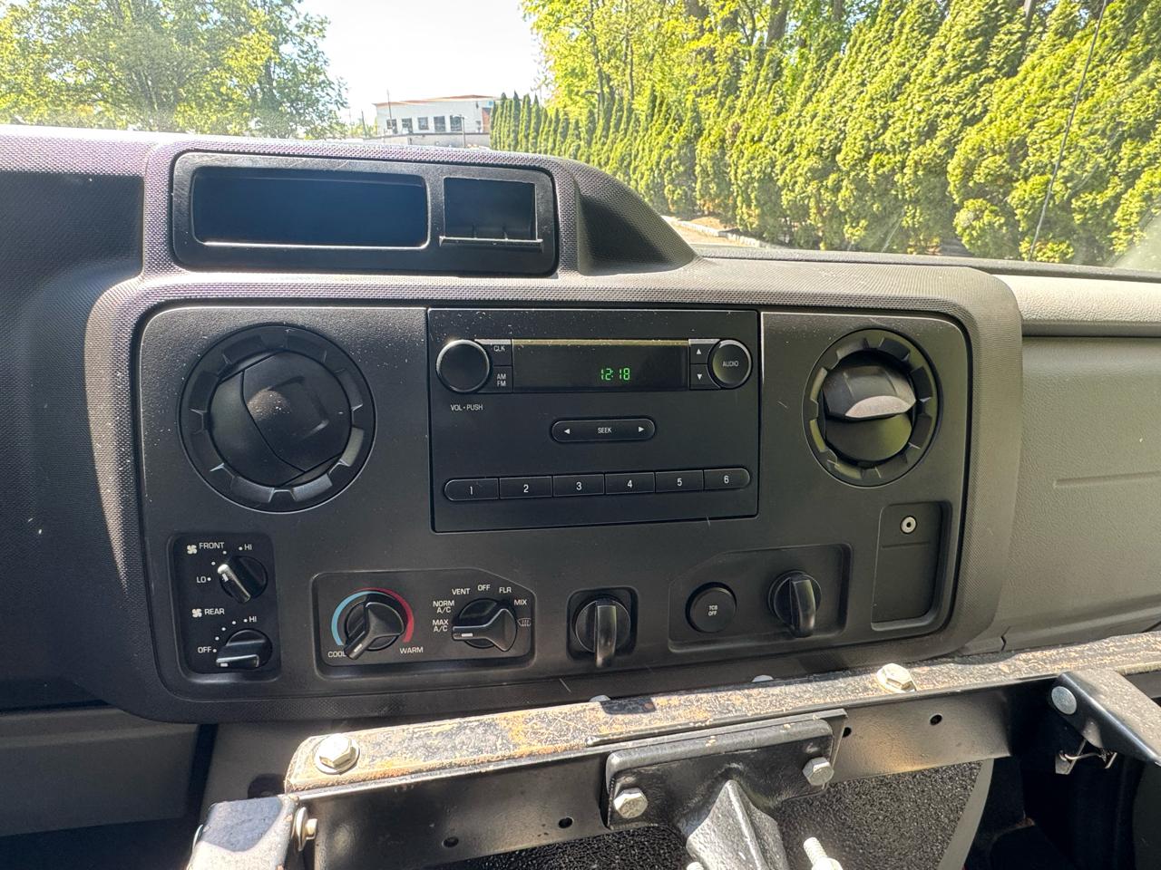 Ford Econoline E-350 Super Duty Extended 2013