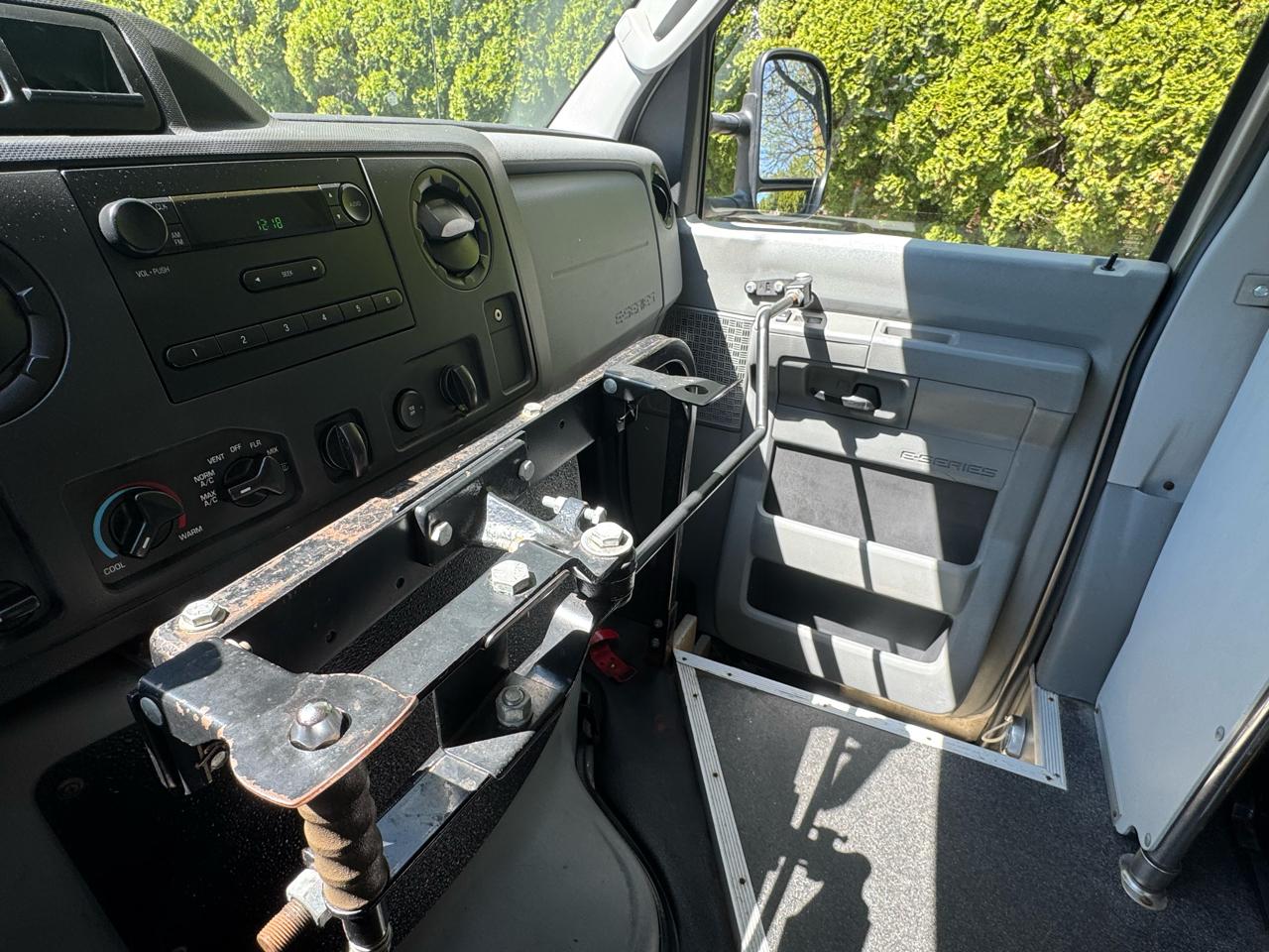Ford Econoline E-350 Super Duty Extended 2013