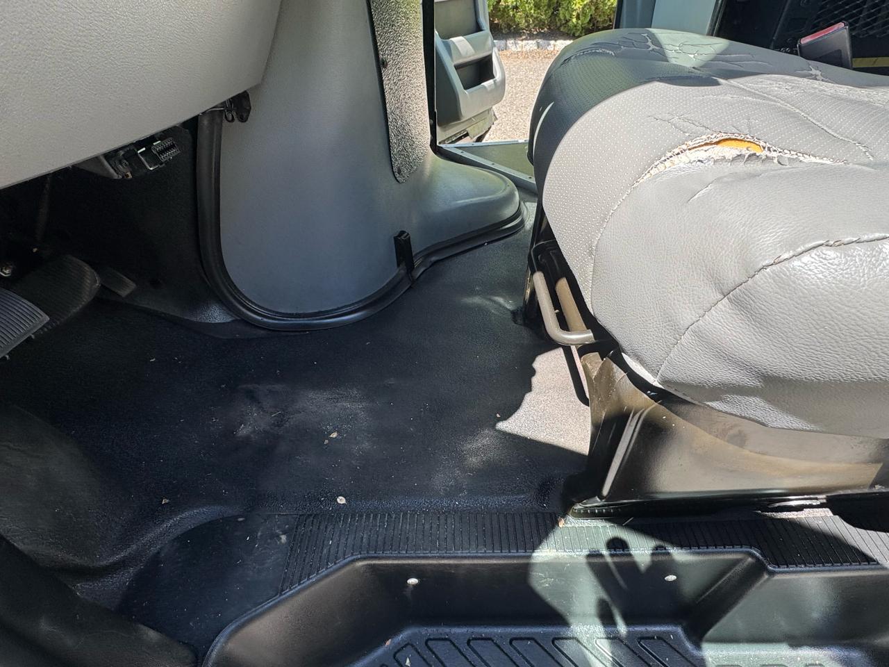Ford Econoline E-350 Super Duty Extended 2013