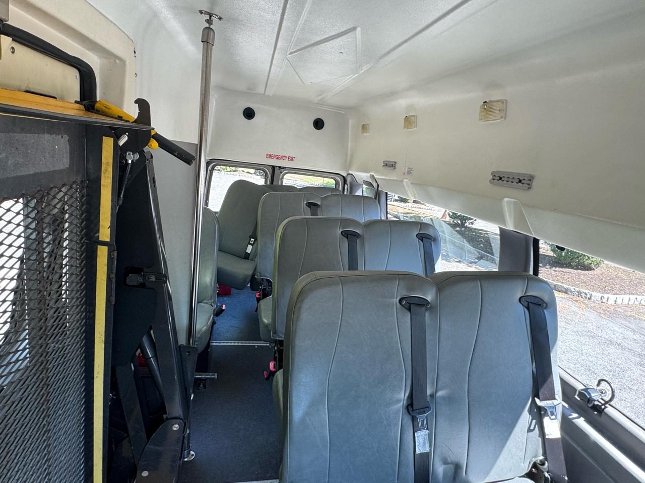 Ford Econoline E-350 Super Duty Extended 2013