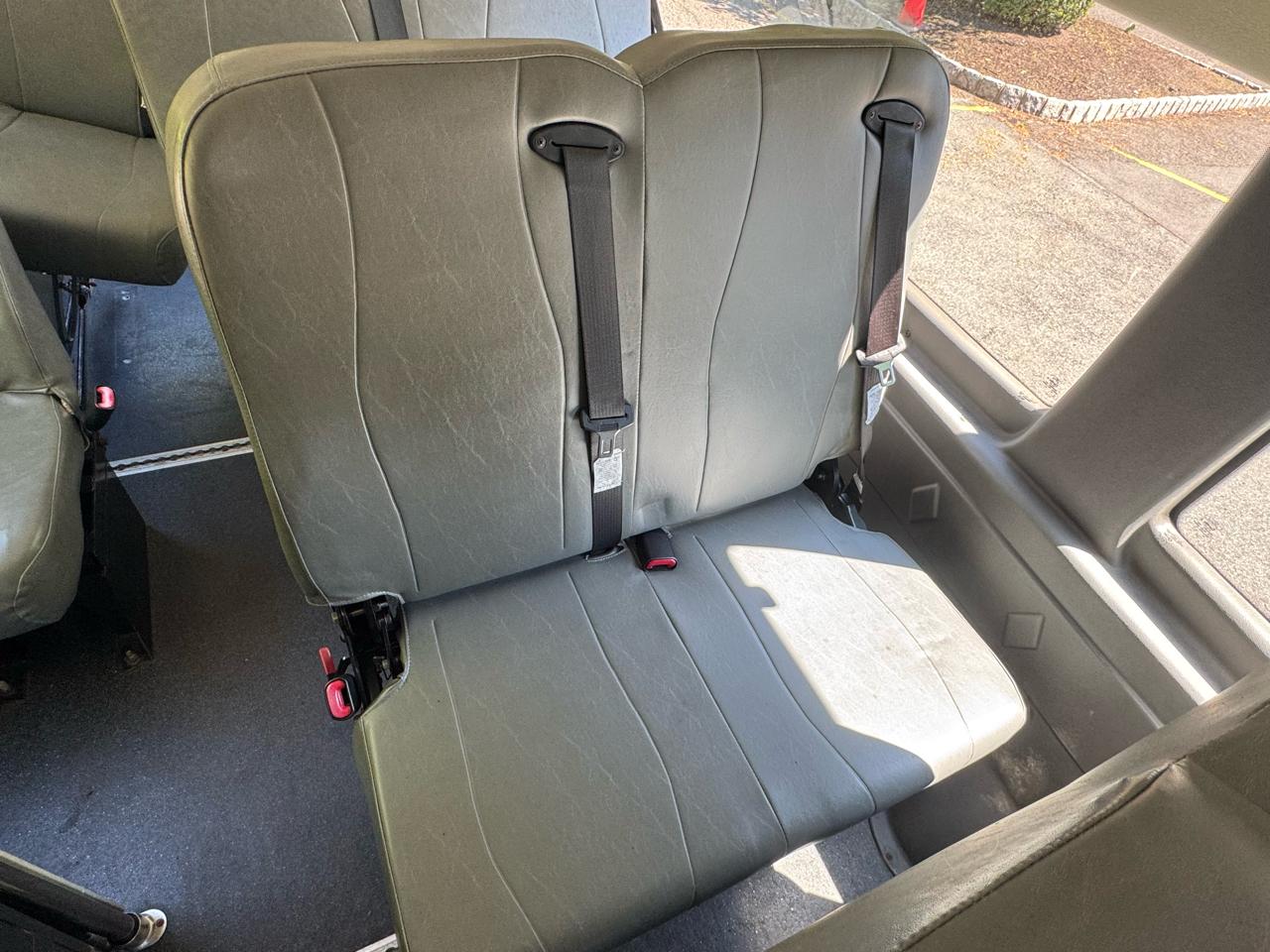 Ford Econoline E-350 Super Duty Extended 2013
