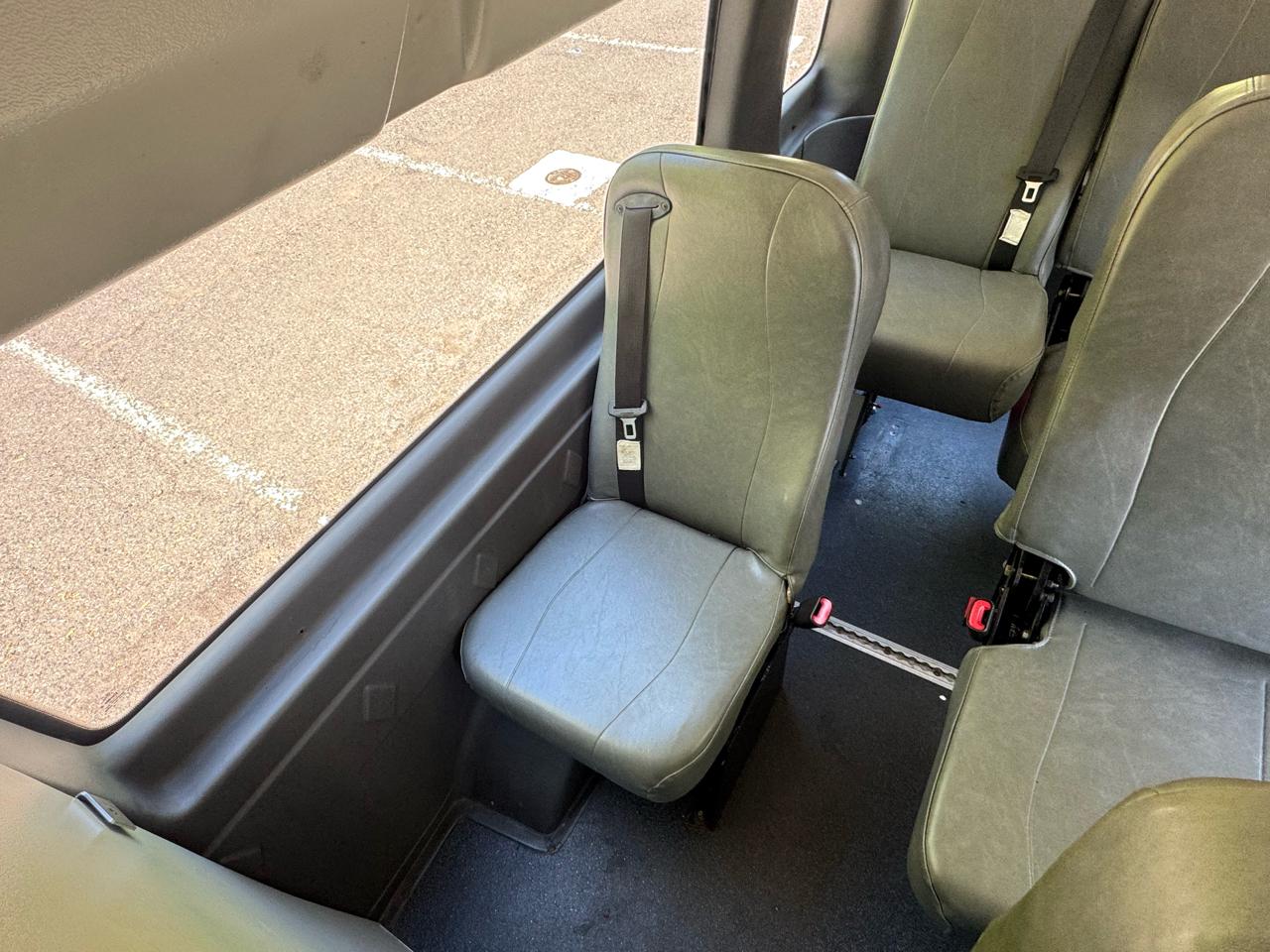 Ford Econoline E-350 Super Duty Extended 2013