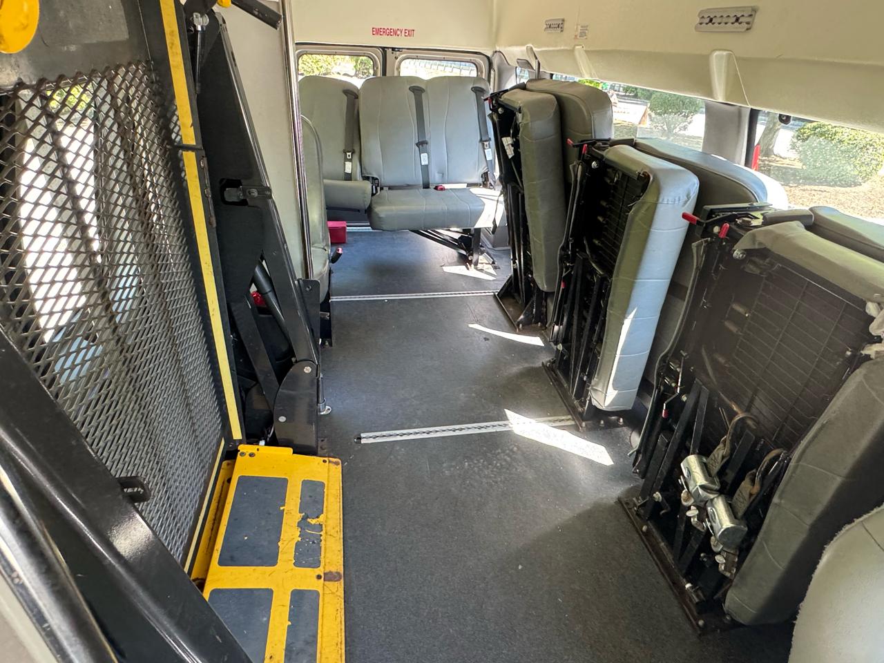 Ford Econoline E-350 Super Duty Extended 2013