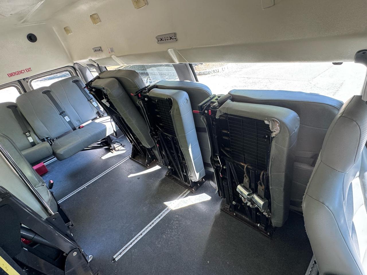Ford Econoline E-350 Super Duty Extended 2013