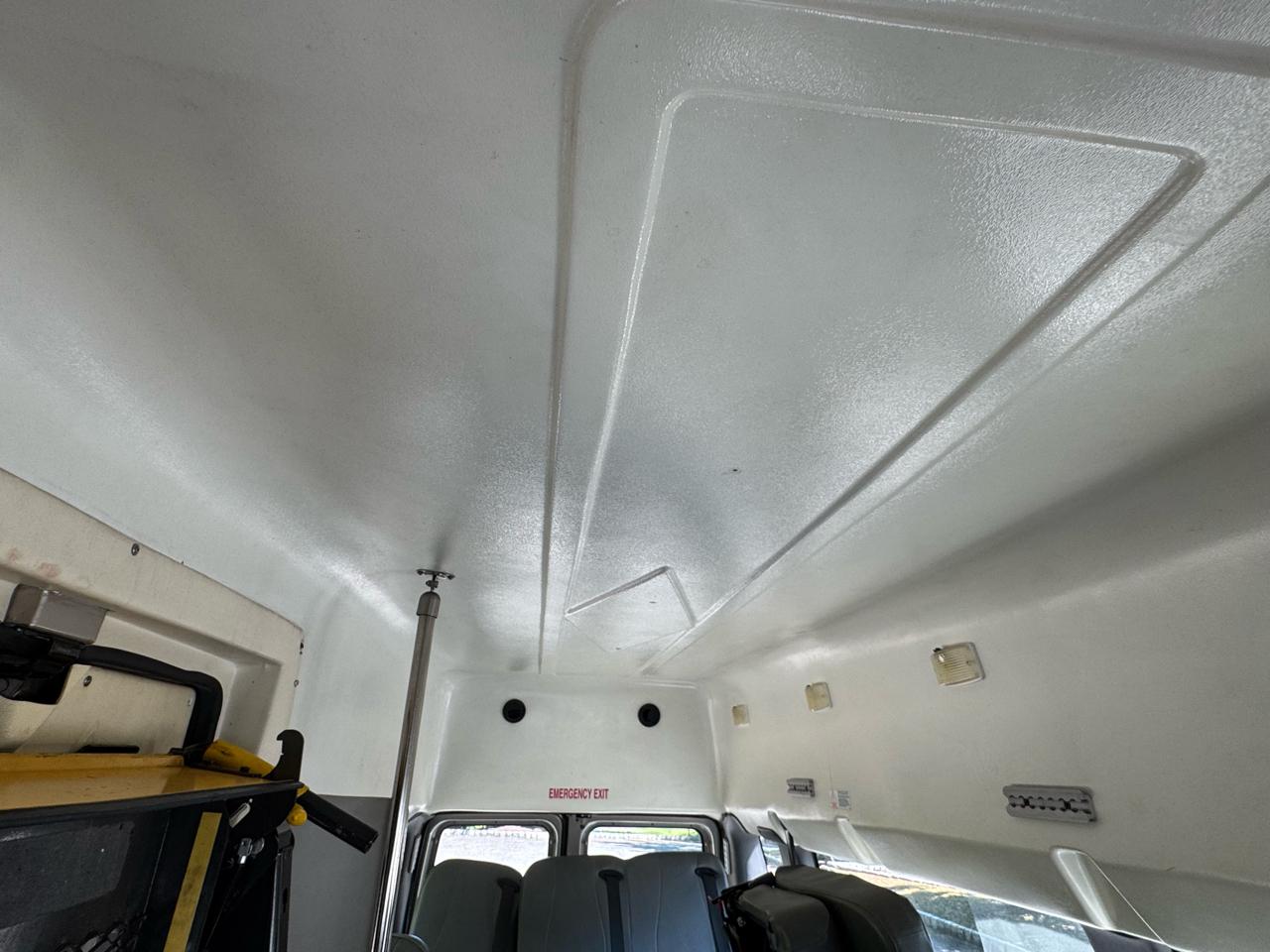 Ford Econoline E-350 Super Duty Extended 2013