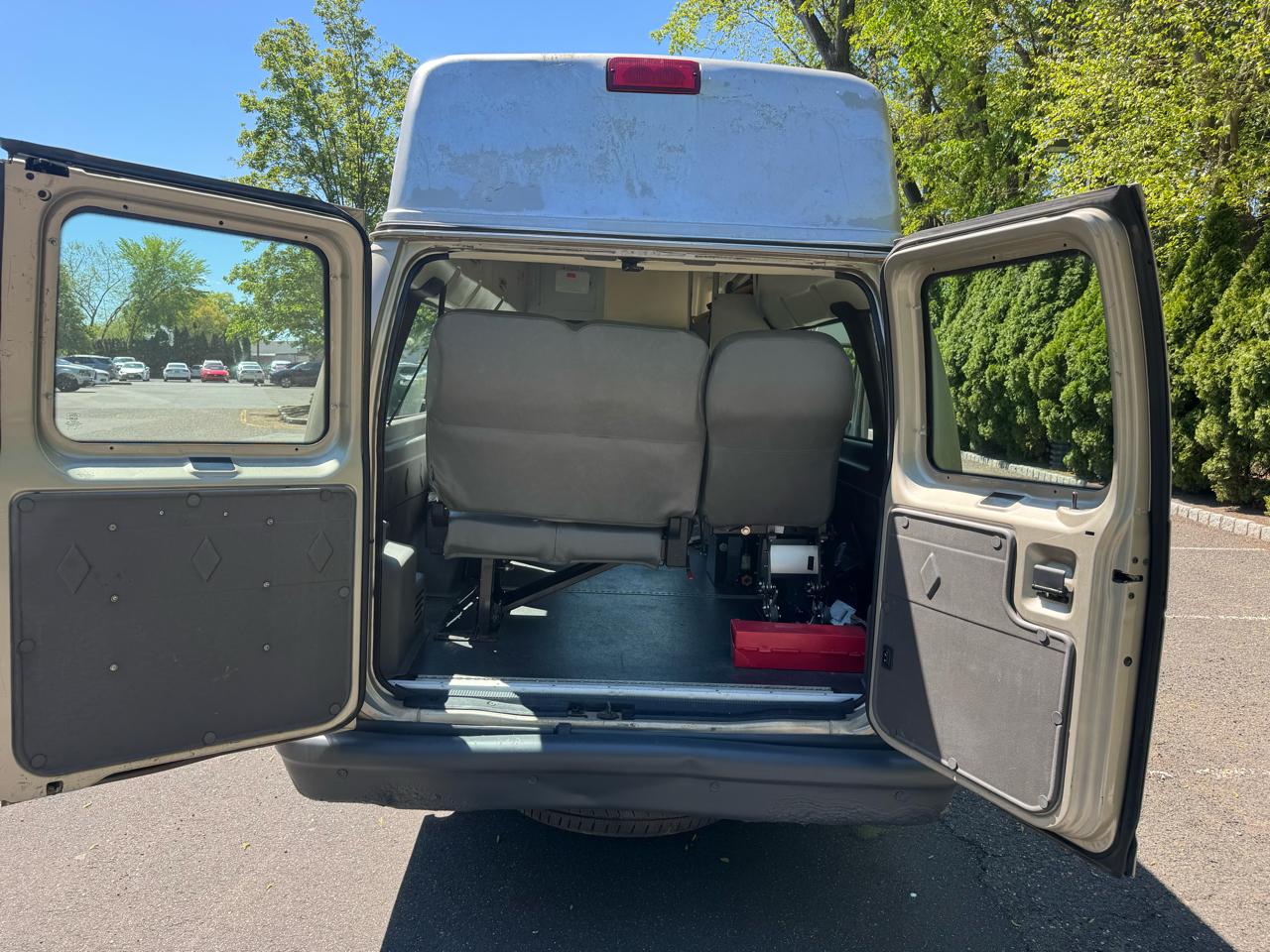 Ford Econoline E-350 Super Duty Extended 2013