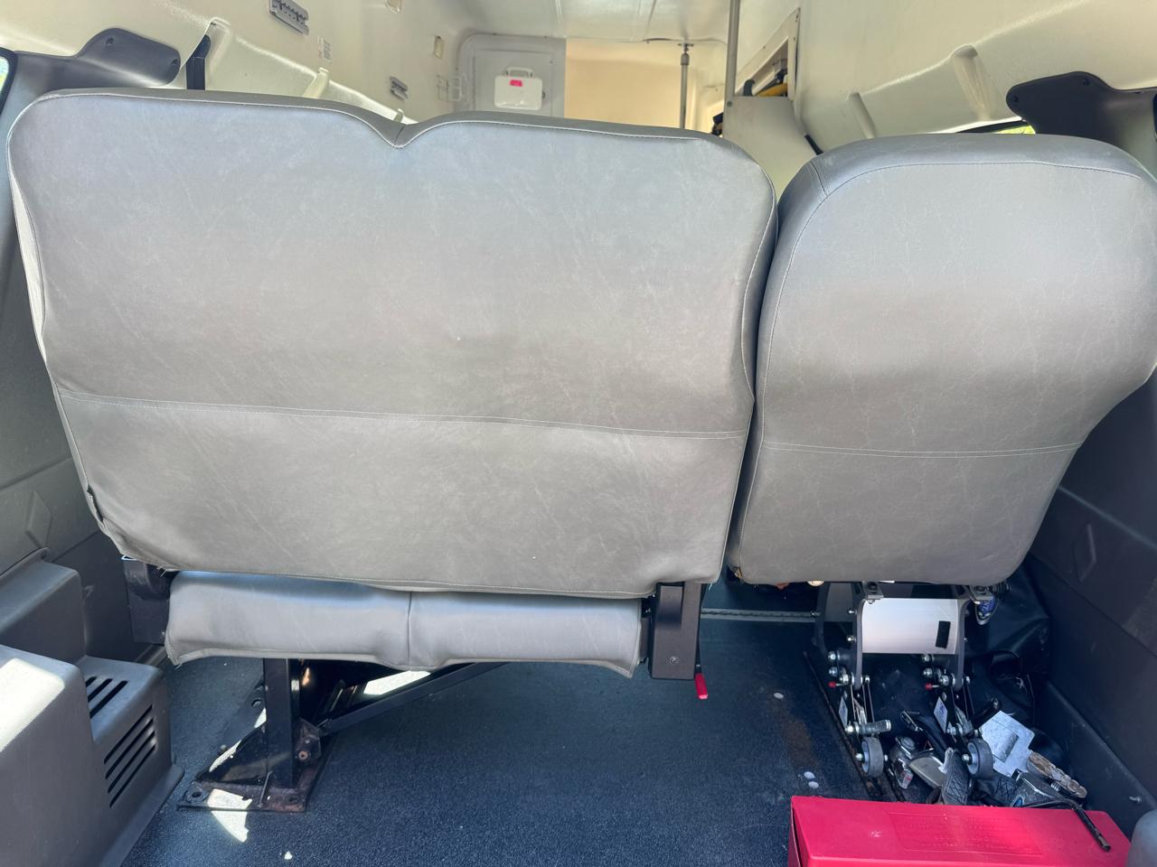 Ford Econoline E-350 Super Duty Extended 2013