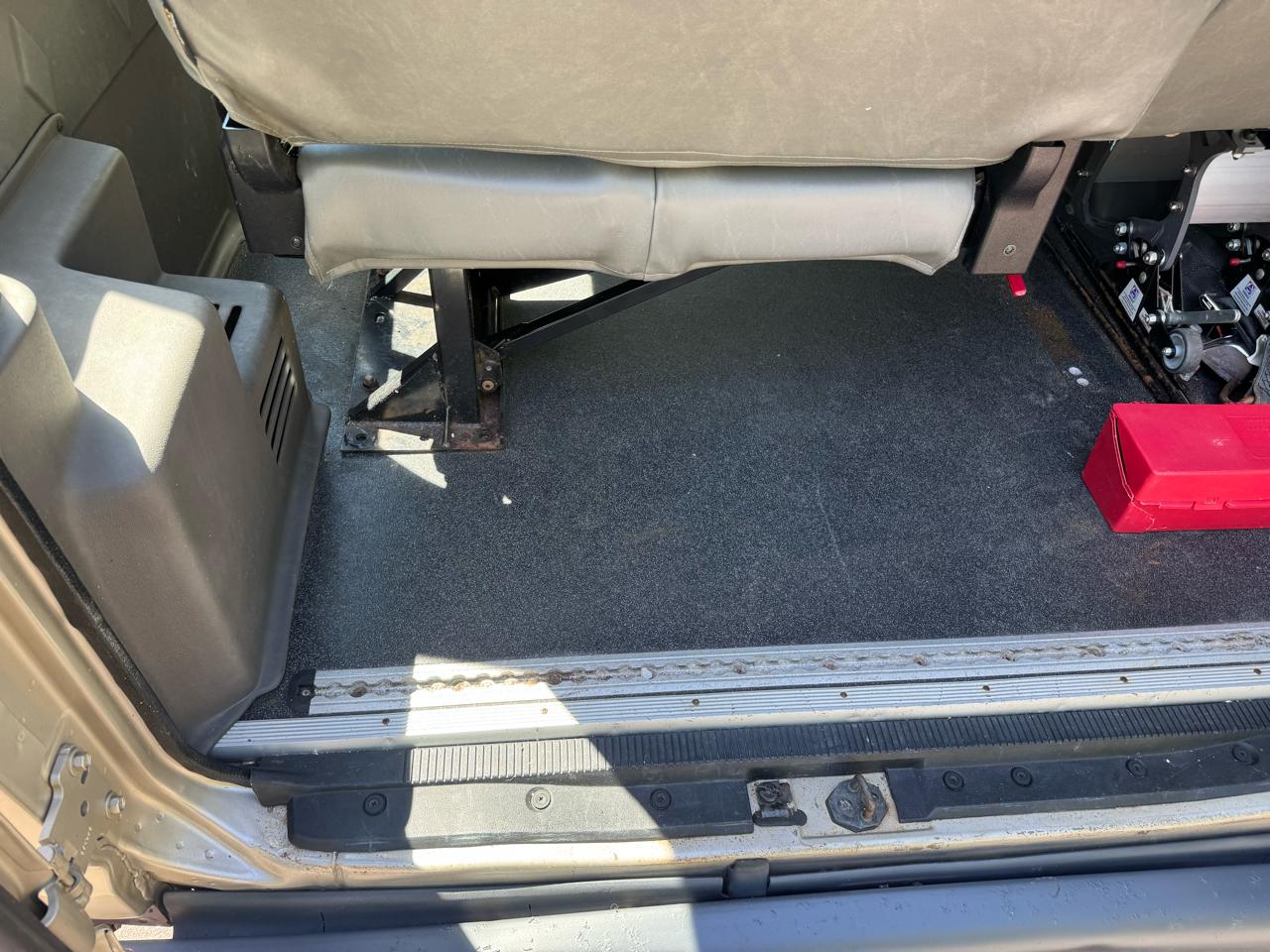 Ford Econoline E-350 Super Duty Extended 2013
