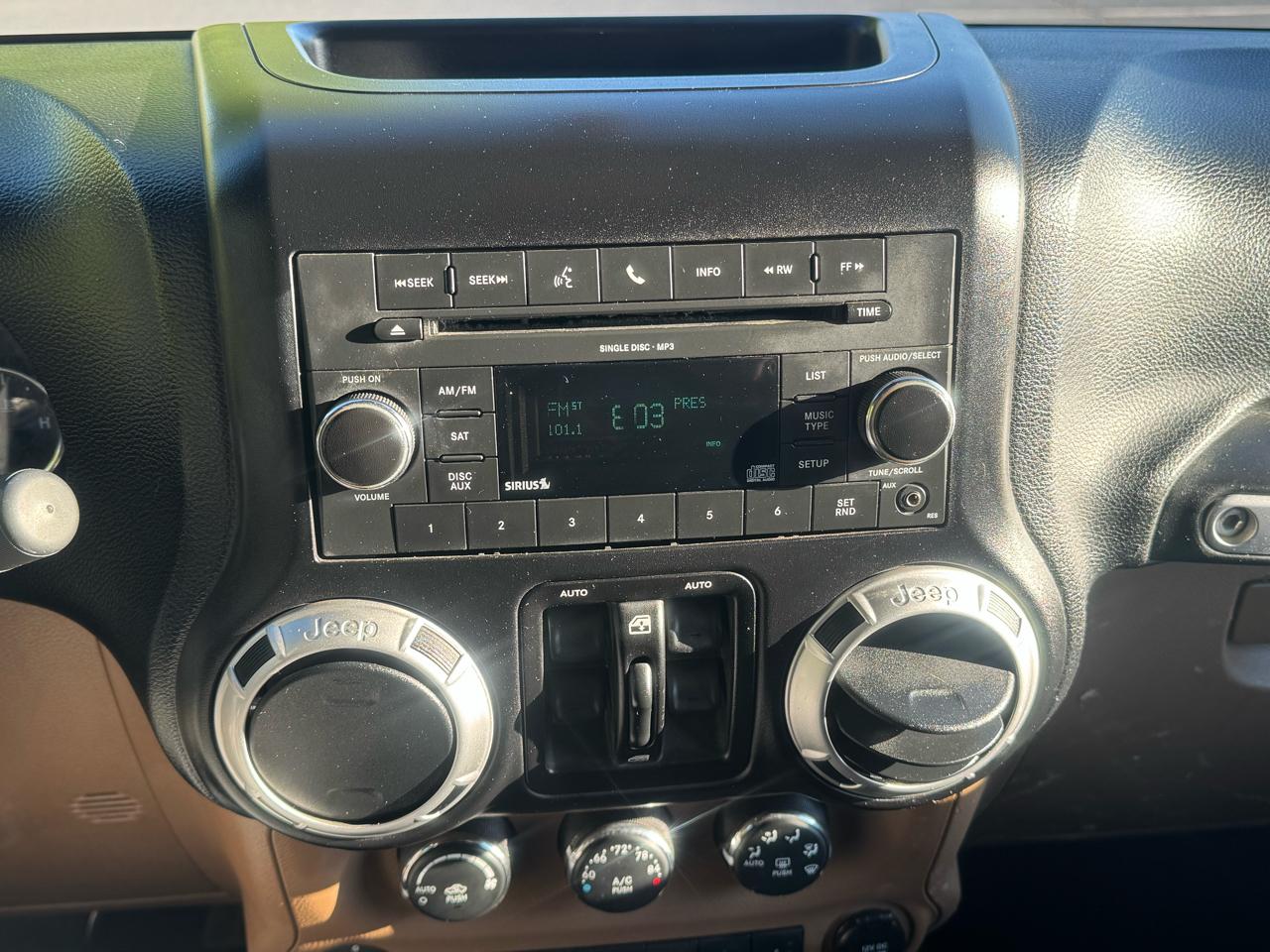 Jeep Wrangler Unlimited Sahara 4WD 2011