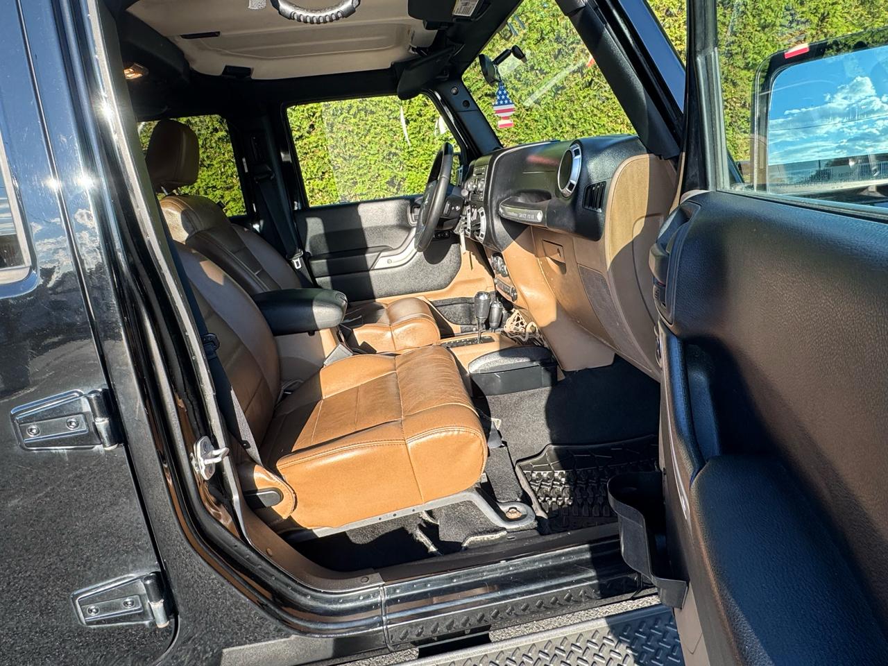 Jeep Wrangler Unlimited Sahara 4WD 2011